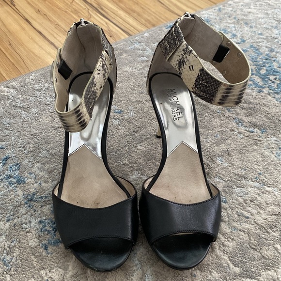 Michael Kors Kitten Heel Shoe - Picture 3 of 3